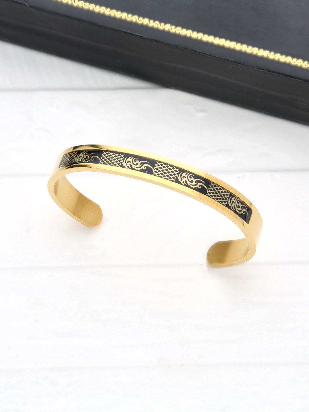 Men's Kada Bracelet in Gold finish - THF1249